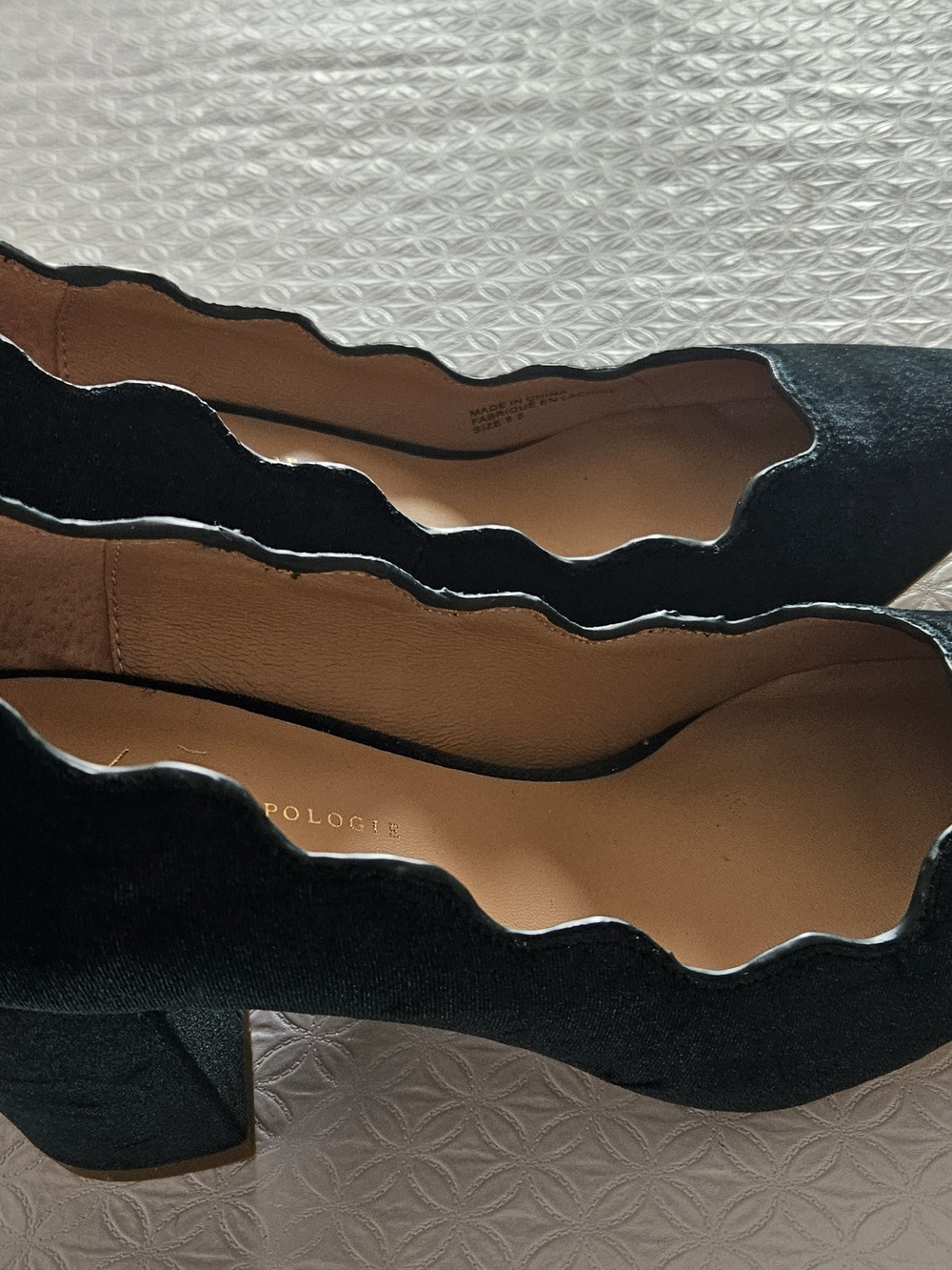 Anthropologie Emerald Green Scallop-Edge Velvet Heels - Picture 3 of 8